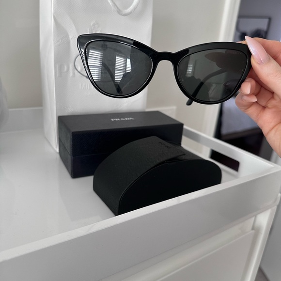 Prada Acetate Cat-Eye Sunglasses Black - Picture 4 of 7